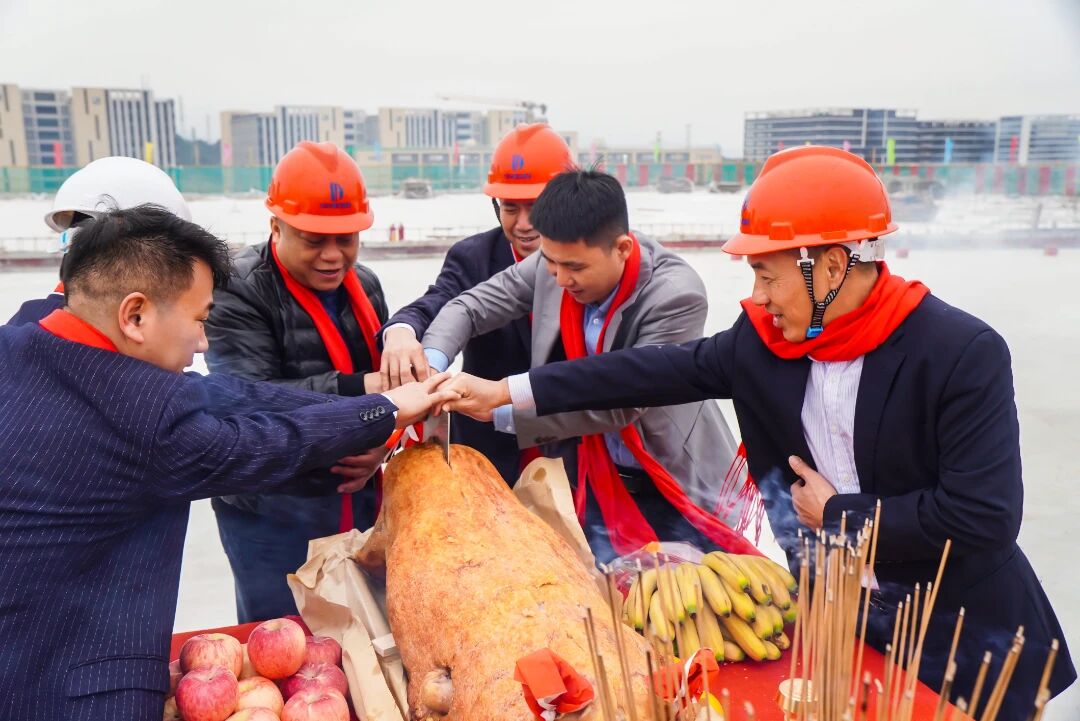 匠心精筑 喜封金顶|广东诺达智慧能源科技有限公司锂离子储能电池研发、生产项目封顶大吉